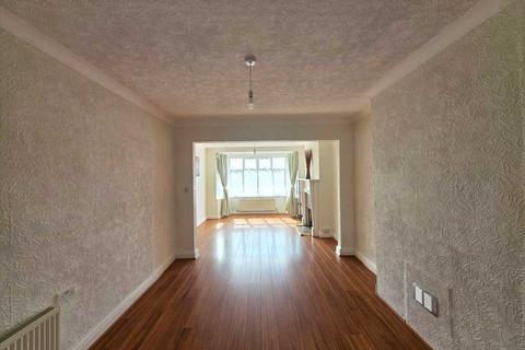 3 bedroom semi-detached house to rent, Glenwood Grove, Kingsbury