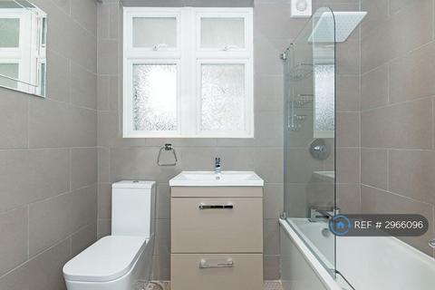 2 bedroom flat to rent, Moira Court, London, SW17