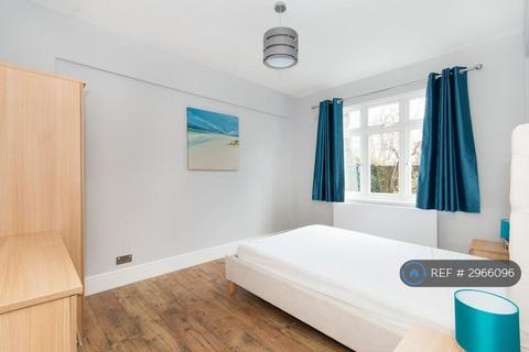 2 bedroom flat to rent, Moira Court, London, SW17