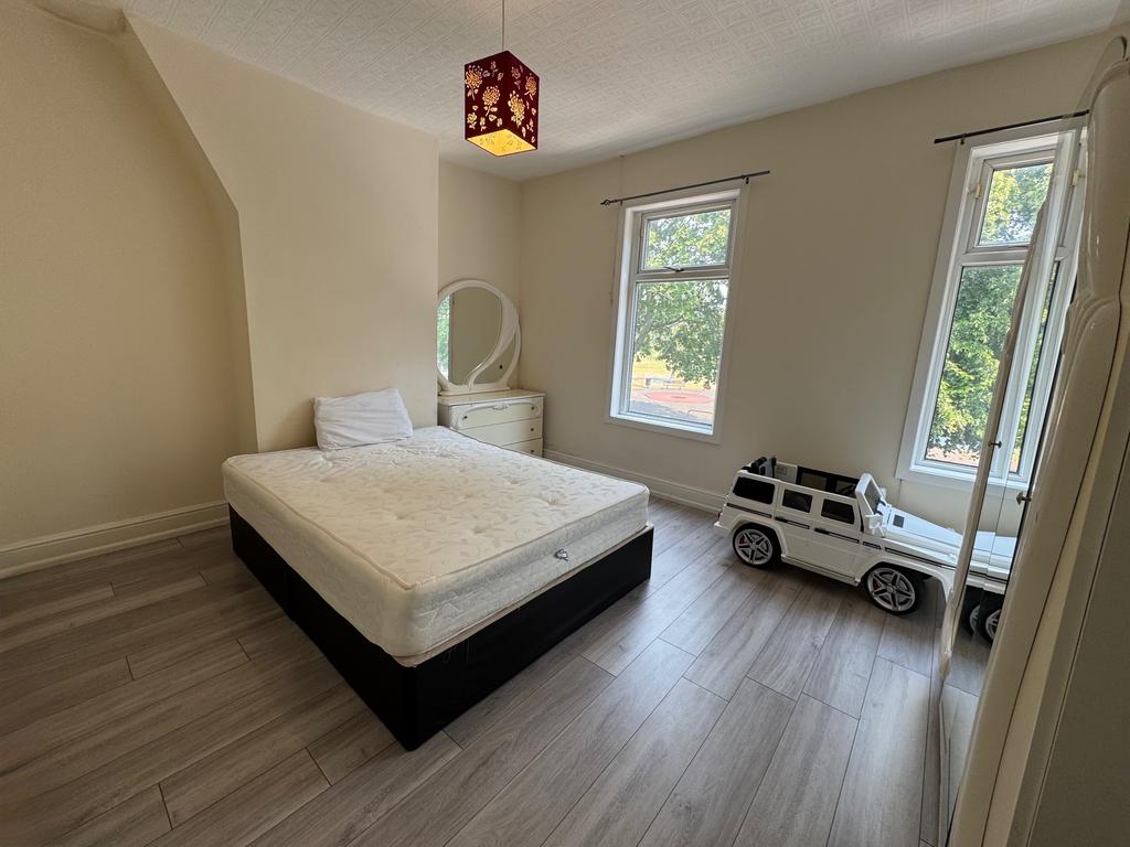 House in Manchester, Chorlton-cum-Hardy - More