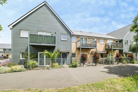 2 bedroom flat for sale, Haven Road, RAINHAM, Essex, RM13