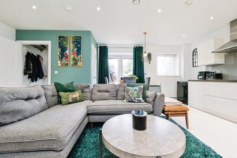 2 bedroom flat for sale, Haven Road, RAINHAM, Essex, RM13
