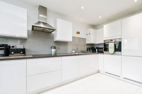 2 bedroom flat for sale, Haven Road, RAINHAM, Essex, RM13