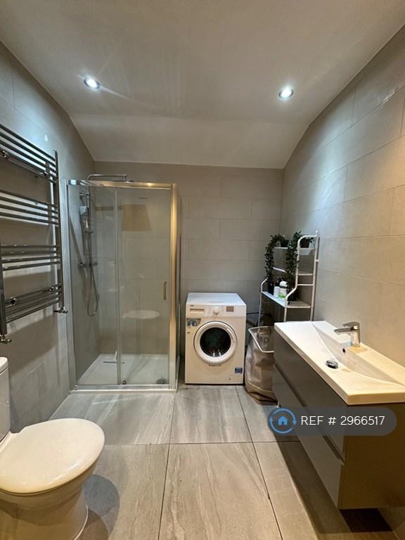 House in London - View 5