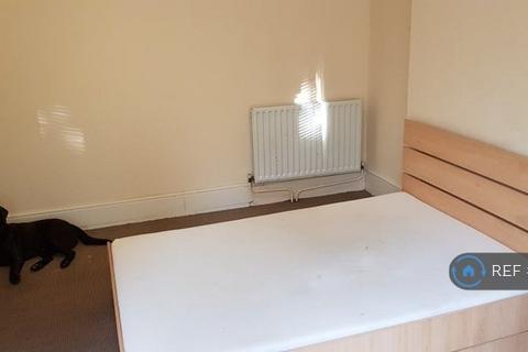 1 bedroom in a house share to rent, Browning Road, London, E12