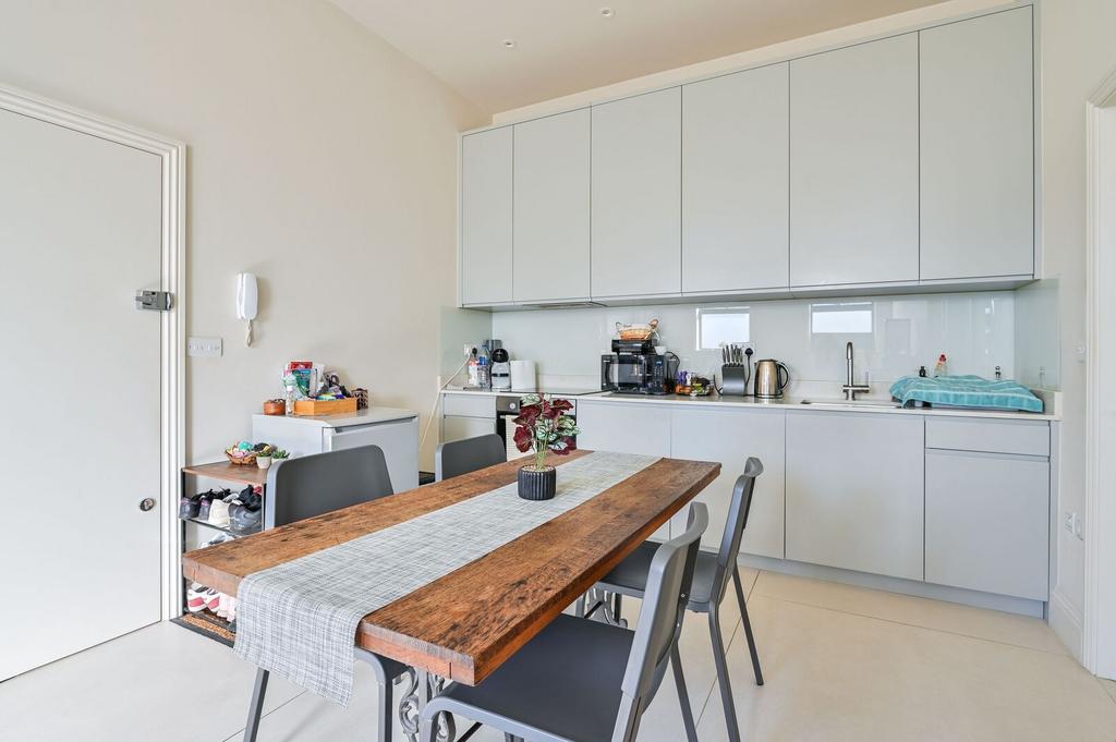 Apartment in London - View 4