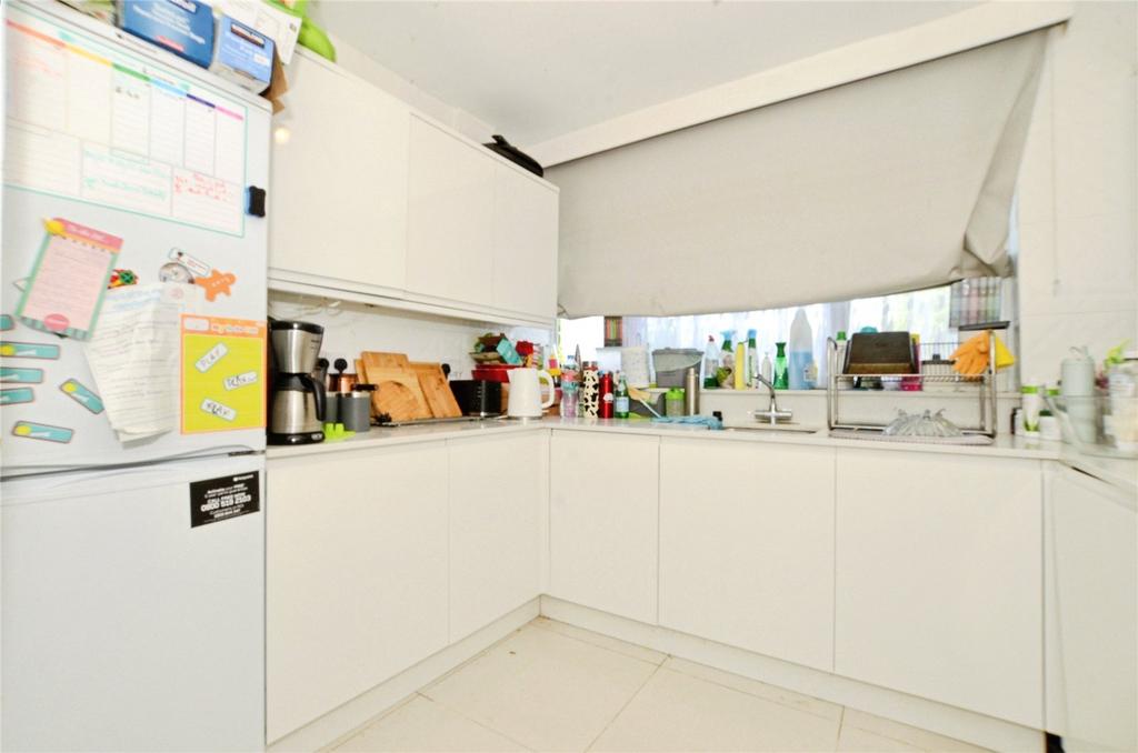 House in Northwood - View 3