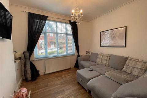 2 bedroom end of terrace house to rent, Pollen Road, Altrincham
