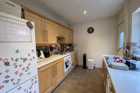 2 bedroom end of terrace house to rent, Pollen Road, Altrincham