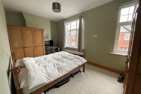 2 bedroom end of terrace house to rent, Pollen Road, Altrincham