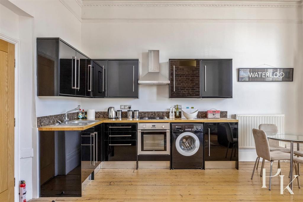 Apartment in Hove, Brunswick - View 3