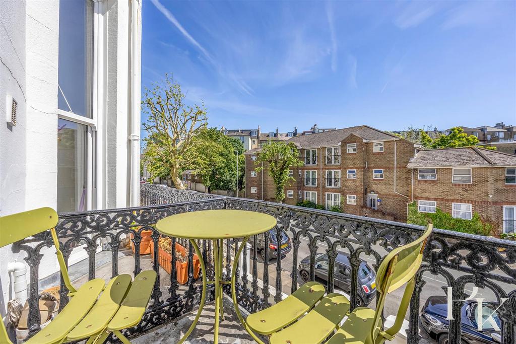 Apartment in Hove, Brunswick - View 4