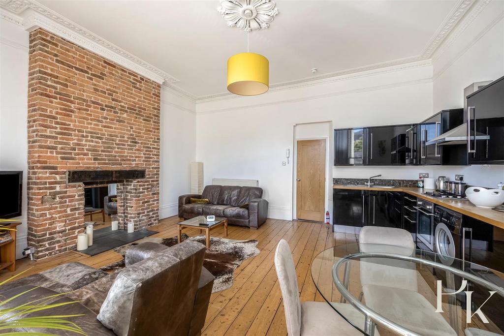 Apartment in Hove, Brunswick - More