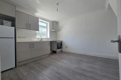 2 bedroom flat to rent, Barking Road, East Ham, E6 2SA