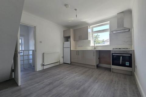 2 bedroom flat to rent, Barking Road, East Ham, E6 2SA