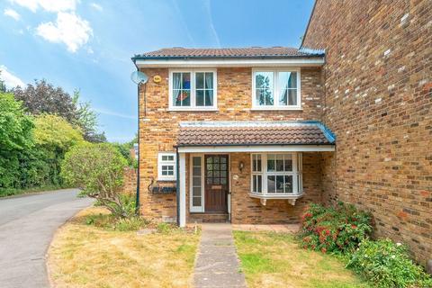 Holmsdale Close, Iver  SL0
