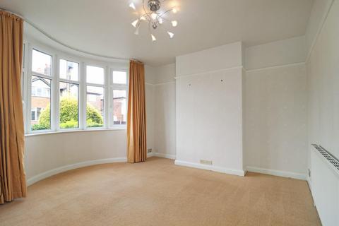 3 bedroom semi-detached house to rent, Ash Grove, Timperley