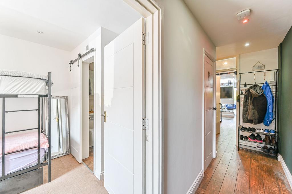 Walk-in wardrobe