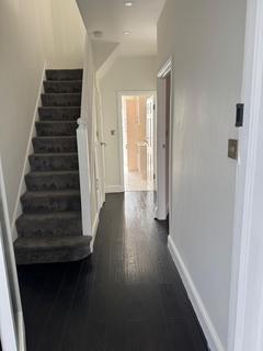 4 bedroom terraced house to rent, Clifton Road, IG2