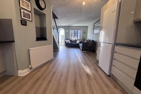 2 bedroom semi-detached house for sale, Parthia Close, Tadworth