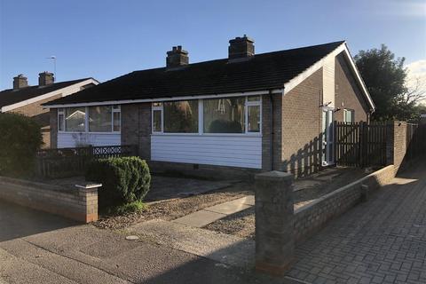 2 bedroom semi-detached bungalow to rent, Chapel Close, Bedford