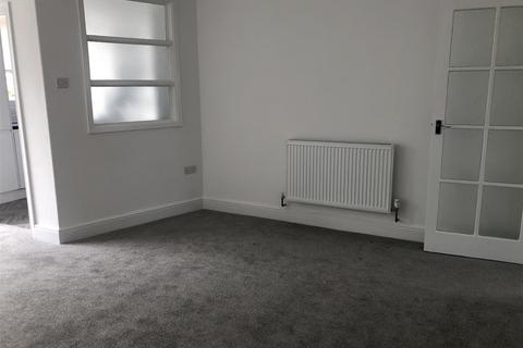 2 bedroom semi-detached bungalow to rent, Chapel Close, Bedford