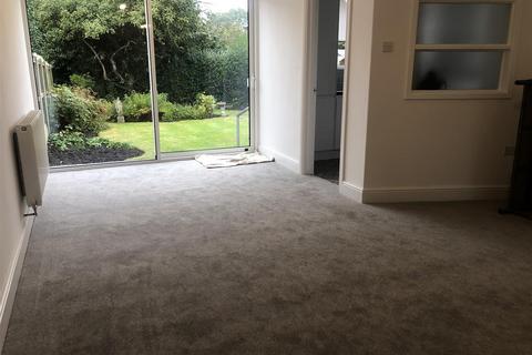 2 bedroom semi-detached bungalow to rent, Chapel Close, Bedford