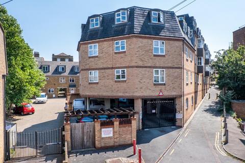 1 bedroom flat for sale, Darwin Court, Gravel Walk, Rochester