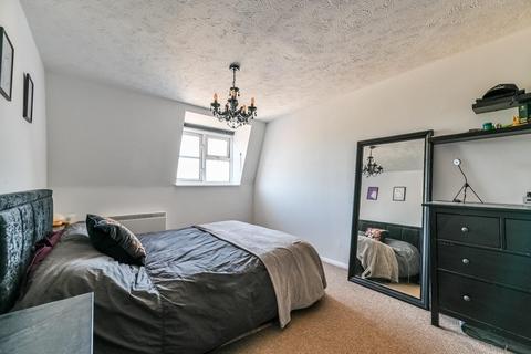 1 bedroom flat for sale, Darwin Court, Gravel Walk, Rochester