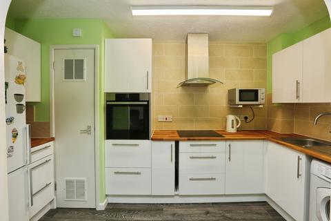 2 bedroom flat for sale, Winchester Road, Chandler's Ford, Eastleigh, Hampshire, SO53