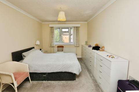 2 bedroom flat for sale, Winchester Road, Chandler's Ford, Eastleigh, Hampshire, SO53