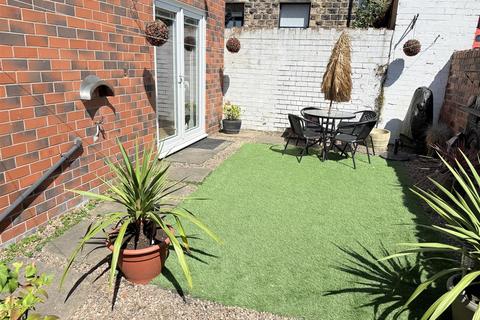 2 bedroom terraced house for sale, Trinity Street, Mirfield WF14