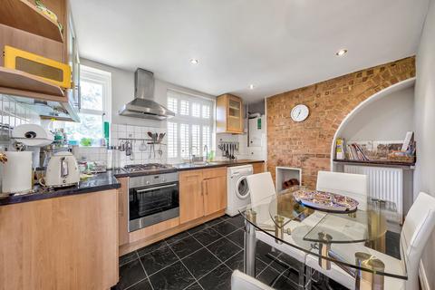 2 bedroom flat for sale, Addison Way, London NW11
