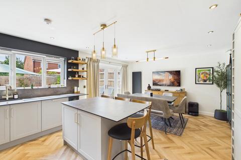 4 bedroom detached house for sale, Osborne Way, Bury St Edmunds IP32