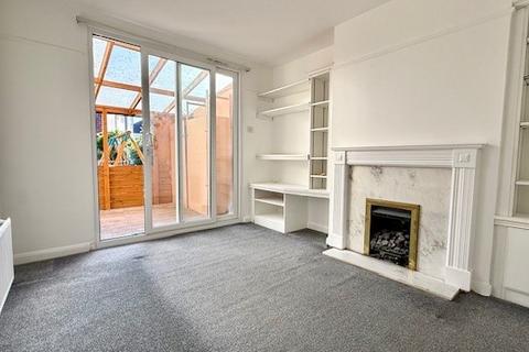 2 bedroom flat to rent, Tomswood Hill, Ilford, IG6