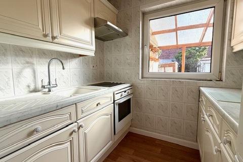 2 bedroom flat to rent, Tomswood Hill, Ilford, IG6
