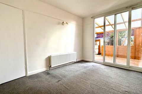 2 bedroom flat to rent, Tomswood Hill, Ilford, IG6