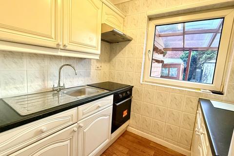 2 bedroom flat to rent, Tomswood Hill, Ilford, IG6