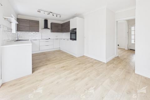 3 bedroom semi-detached house for sale, Oakdene, Rossington