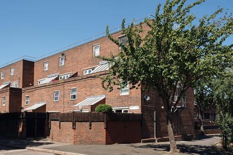 Mowatt Close, London