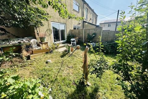 2 bedroom end of terrace house for sale, South View, Stanningley