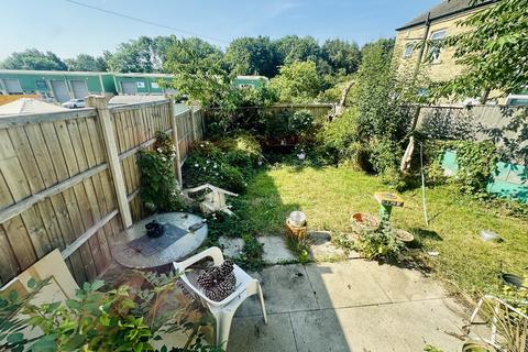 2 bedroom end of terrace house for sale, South View, Stanningley