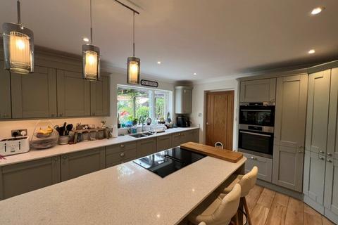 4 bedroom house to rent, The Street, Weybread, DISS