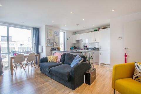 Lighterage Court, Brentford, TW8