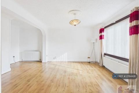 3 bedroom semi-detached house to rent, North Berwick Crescent, Glasgow, G75