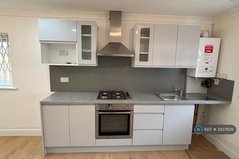 3 bedroom end of terrace house to rent, Exeter Gardens, Ilford, IG1
