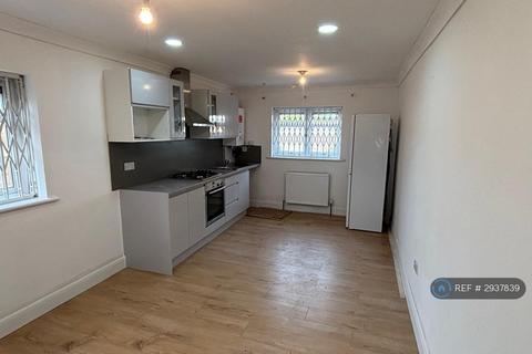 3 bedroom end of terrace house to rent, Exeter Gardens, Ilford, IG1