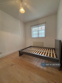 3 bedroom end of terrace house to rent, Exeter Gardens, Ilford, IG1