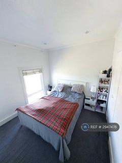 2 bedroom flat to rent, Trinity Road, London, SW17