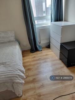 3 bedroom flat to rent, Elkington Point, London, SE11